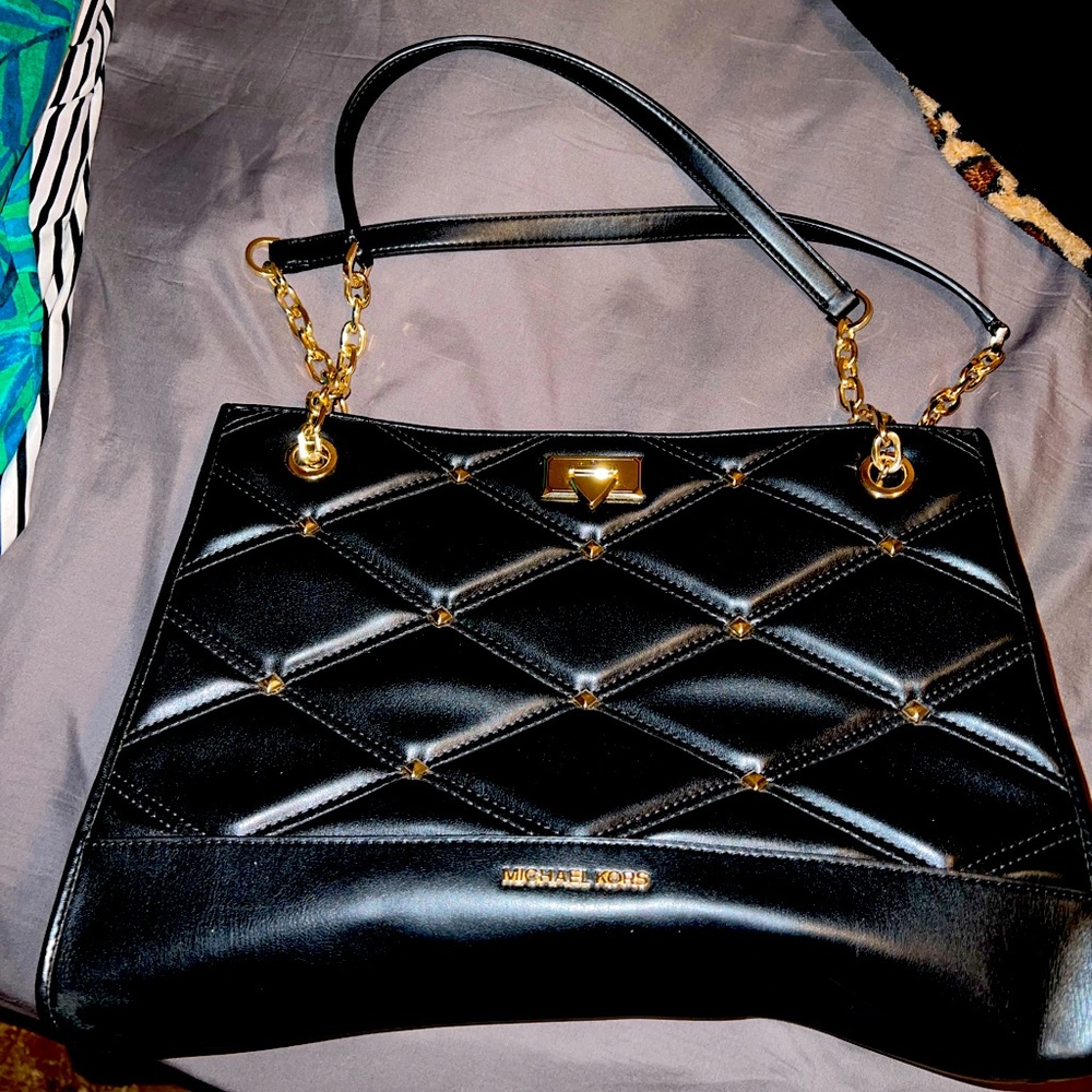 Pre owned Michael Kors purse in excellent conditions
